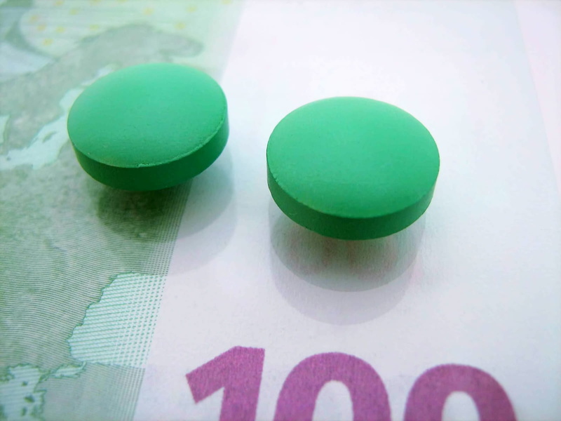 pills, narcotic, business, buy, finances, studio shot, dose, wealth, currency, group, choice, no people, close-up, pill, selective focus, economy, chart
