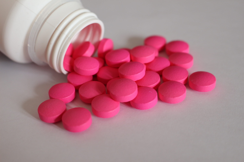 pink, no people, bottle, studio shot, science, indoors, 5K, capsule, remedy, large group of objects, painkillers, medicine, healthy lifestyle, pill, excess