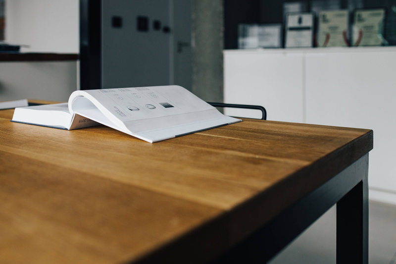 office, publication, empty, seat, reading, wood - material, Tap, indoors, absence, catalog, 5K, chair, selective focus, faucet, wooden table, manual, book