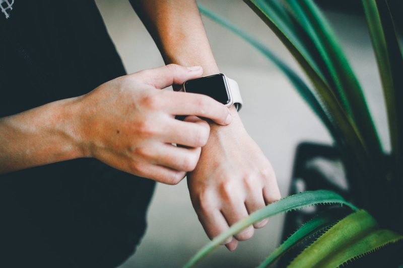 use, daytime, grey, midsection, smart Phone, finger, technology, apple, silver, caucasian, focus on foreground, day, people, connection, human Hand, photography