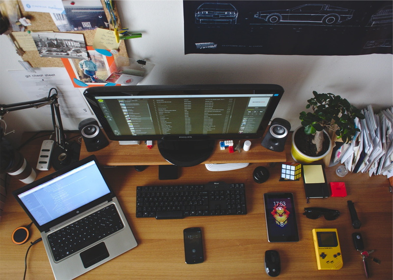 office, cell phone, computer monitor, no people, pc, screen, hp, large group of objects, mobile, post-it notes, still life, switch, rubix cube, furniture