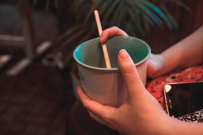 drink, hot drink, coffee cup, cup, human body part, one person, mug, finger, coffee - drink, coffee mug, tea, morning pick me up, hand, hands, tea - hot drink