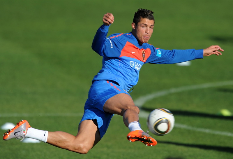 one person, soccer, sport, playing, 1080P, motion, soccer uniform, soccer ball, focus on foreground, sports clothing, sports uniform, lifestyles, cr7 hd  1080p high quality