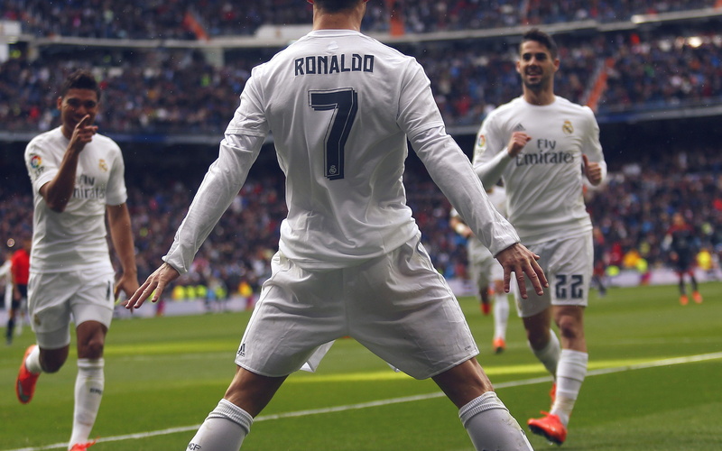sports team, competitive sport, realmadrid, stadium, sports clothing, 7, group of people, ronaldo, sport, sports uniform, ball, focus on foreground, soccer player