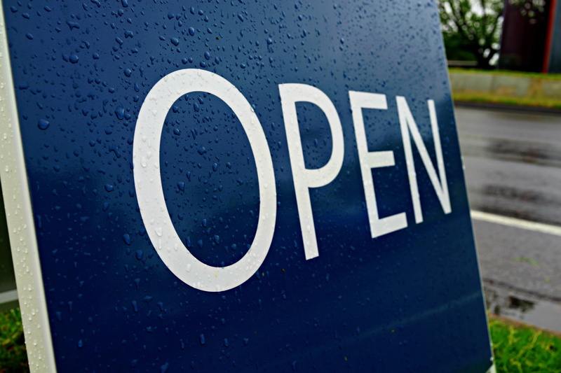 western script, business, information, day, focus on foreground, disabled access, sign, close-up, guidance, outdoors, no people, text, blue, road, white color