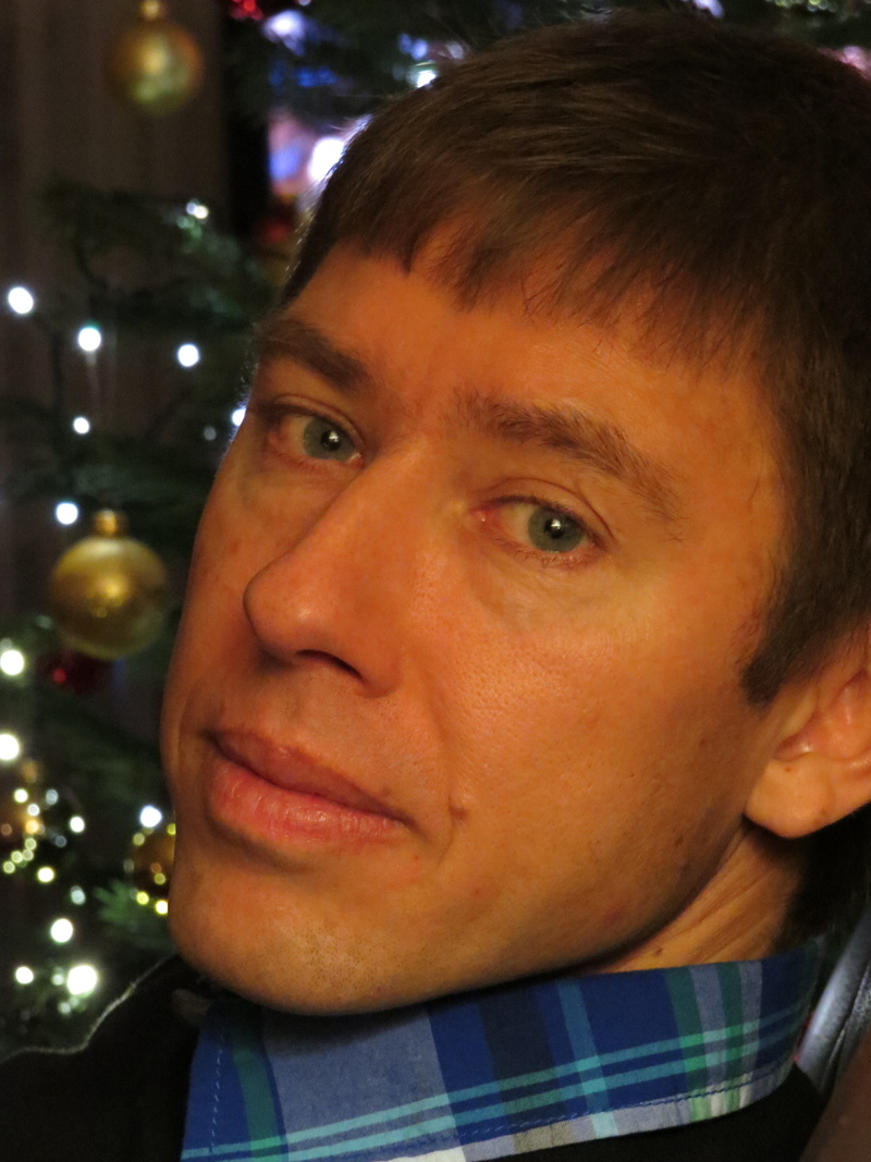 indoors, human, lifestyles, to watch, man, headshot, person, celebration, men, christmas, portrait, decoration, focus on foreground, human face, portät