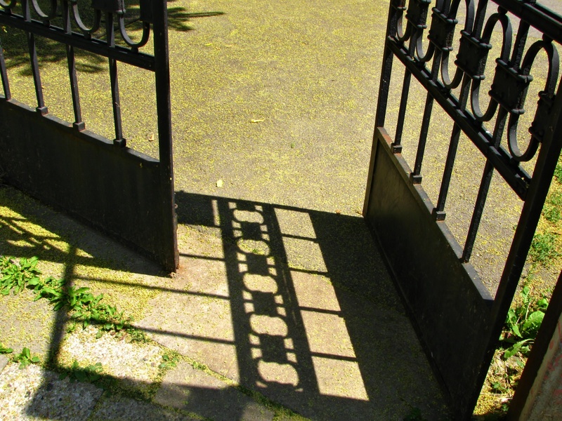 shadow, grass, railing, opened, court, architecture, metal, gateway, steps and staircases, 1080P, sunny, open, plant, gate, staircase, nature, sunlight