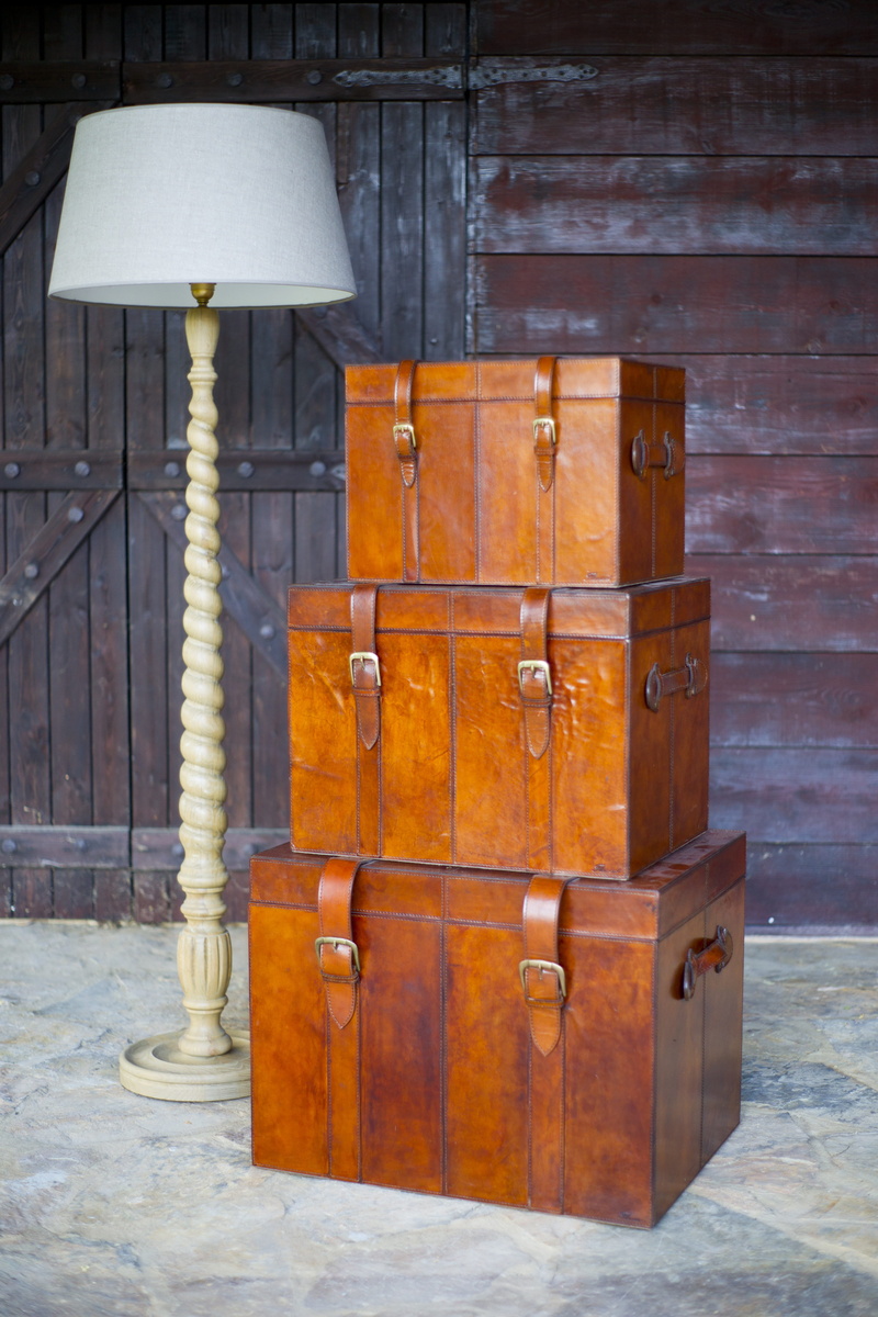 absence, electric lamp, day, Old, lighting equipment, go, decor, the forgotten, indoors, Nostalgia, still life, travel, wood - material, photographer, photo
