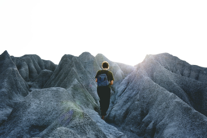 real people, rocky, rock, beauty in nature, travel, care, trip, vacation, leisure, rear view, summer, lifestyles, nature, leisure activity, young, gray