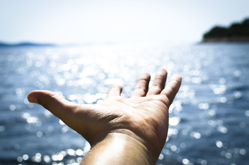 outdoors, finger, 5K, relaxation, sky, person, sea, horizon, reaching, human finger, tropical, success, human body part, dom, trip, tourism, lifestyle
