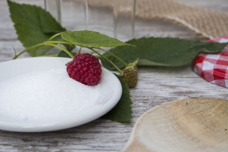 jam, berry fruit, sweet, food, berries, 5K, nibble, red, granulated sugar, delicious, no people, leaf, selective focus, still life, close-up, plant part