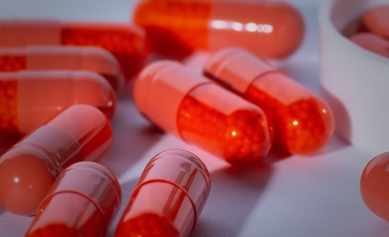 capsule, health, pill, pharmacy, chemical, indoors, studio shot, choice, pharmacist, medicament, capsules, science, no people, red, dose, nutritional supplement