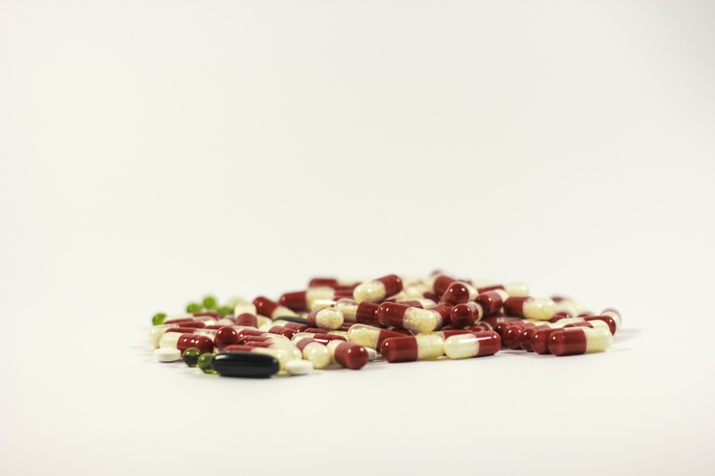 copy space, close-up, nut, heal, herb, pharmacy, no people, 5K, pill, nut - food, healthy lifestyle, sick, healthy eating, red, placebo, still life, large group of objects
