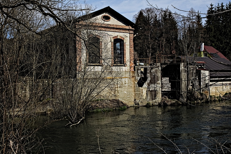 architecture, old, sky, 5K, broken, water, built structure, building, house, outdoors, rom, plant, branch, day, tree, decomposition, nature, mood, decline