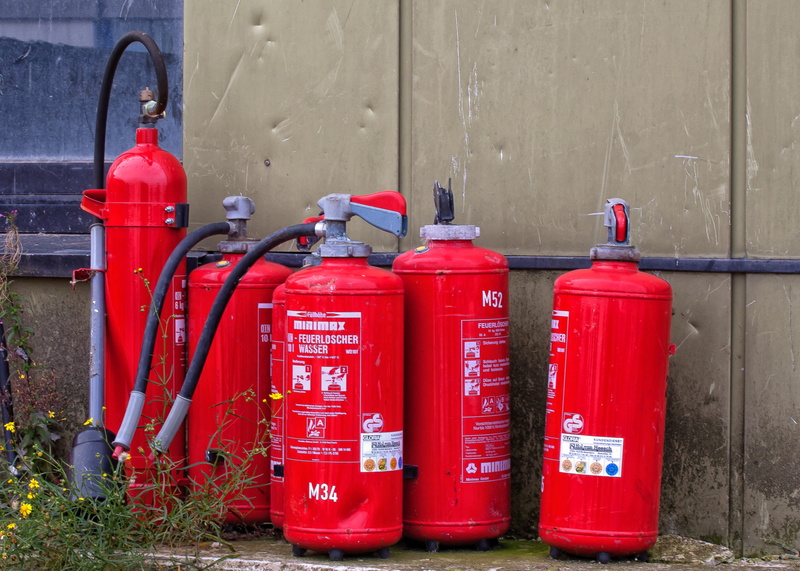Fire Extinguisher, rescue, extinguishing, water, Brand, oxygen, hose, built structure, wall - building feature, variation, respiratory protection, tanks