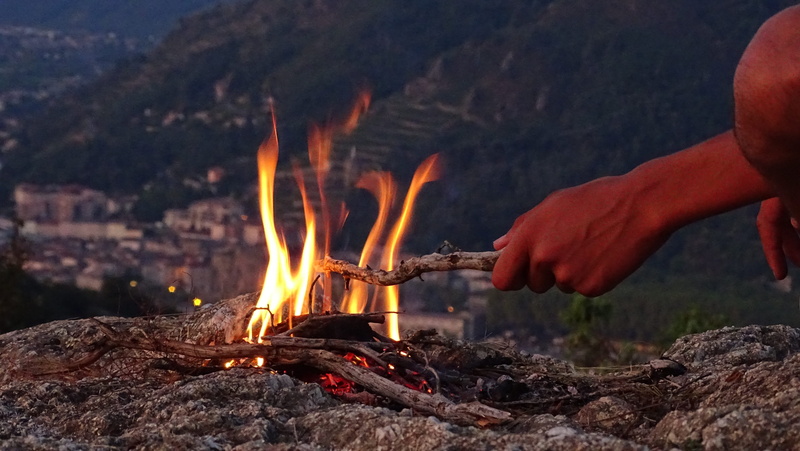 men, wood, outdoors, hand, pierre, flames, finger, close-up, fire - natural phenomenon, adventure, brule, wood fire, one person, holding, heat, adult, burning