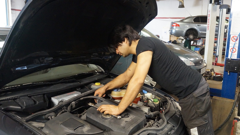 hyvinkää, car workshop, men, mid adult, technician, adult, land vehicle, transportation, auto mechanic, cars, finland, auto workshop, occupation, garage