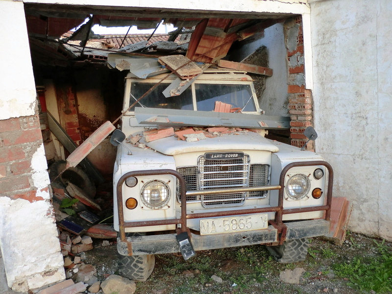demolished, standing still, ruined, Jeep, Transport, retro styled, old, run-down, built structure, Broken, garage, Car, mode of transportation, no people