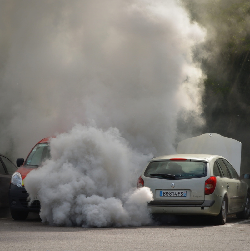 land vehicle, bad luck, vehicle, day, motor vehicle, outdoors, non, car, pollution, sign, mode of transportation, panne, uitaatgassen, smoke, blowing, 1080P