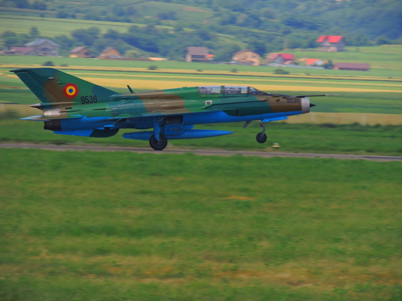 mode of transportation, camouflage, land, pilotage, airport runway, reaction, plane, military, day, air vehicle, flying, army, 4K, sky, no people, aviation
