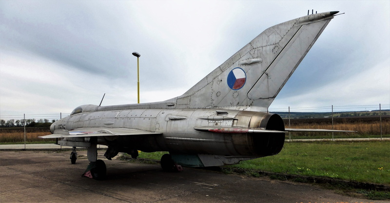 sky, fuselage, stationary, aircraft, air, airplane, reaction, nature, aerospace industry, overcast, fighter plane, airport, runway, transport, mode of transportation