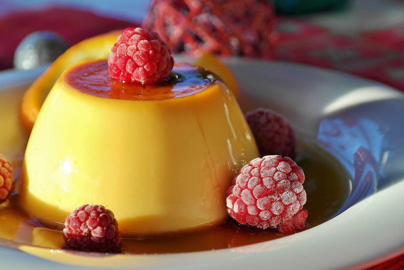 sweet food, caramel, freshness, egg, vanilla pudding, indoors, indulgence, court, treat, milk, pudding, flan, healthy eating, focus on foreground, no people