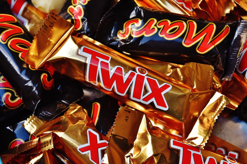 human representation, caramel, day, lot, photo, architecture, sweet, arts culture and entertainment, chocolate, candy bar, western script, full frame, mars