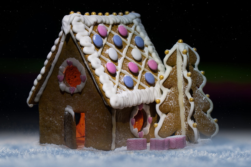 decoration, snow, cold temperature, house, no people, nature, cake, 4K, frosting, snowing, gingerbread house, night, black background, snowflake, holiday