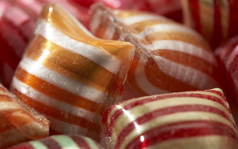 bread, backgrounds, caramel, celebration, snack, glass, close-up, red, macro, alcohol, selective focus, refreshment, studio shot, candies, candy, gourmet