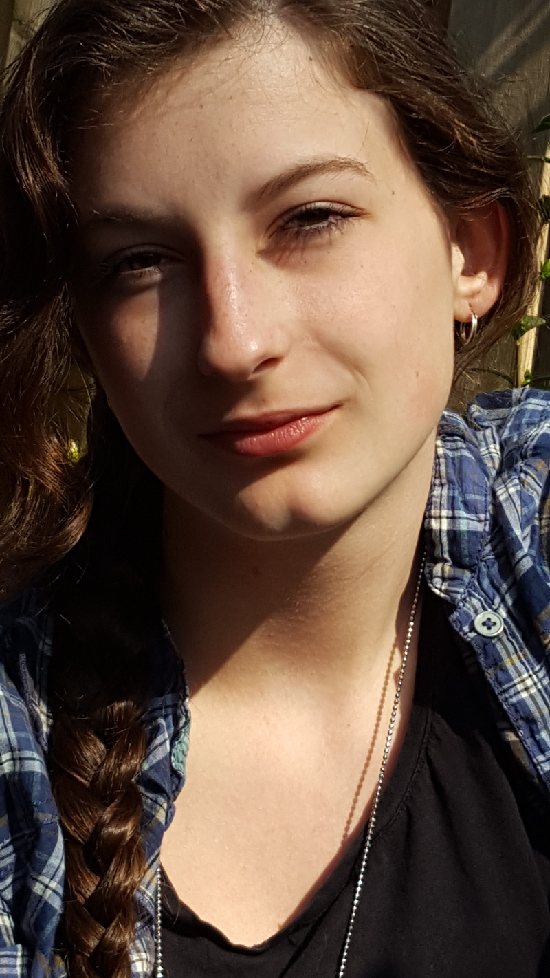 taking, woman, human face, maid, hair, young adult, girl, real people, beauty, 5K, model, watch, one person, young women, selfie, man, brown eyes, teen