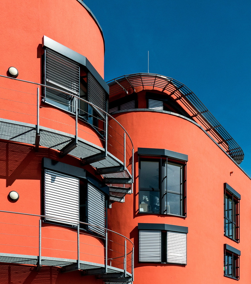 blue, low angle view, home, window, Physicians, red, glass, 2K, sky, Architecture, modern, outdoors, staircase, physicians house, railing, Facade, building
