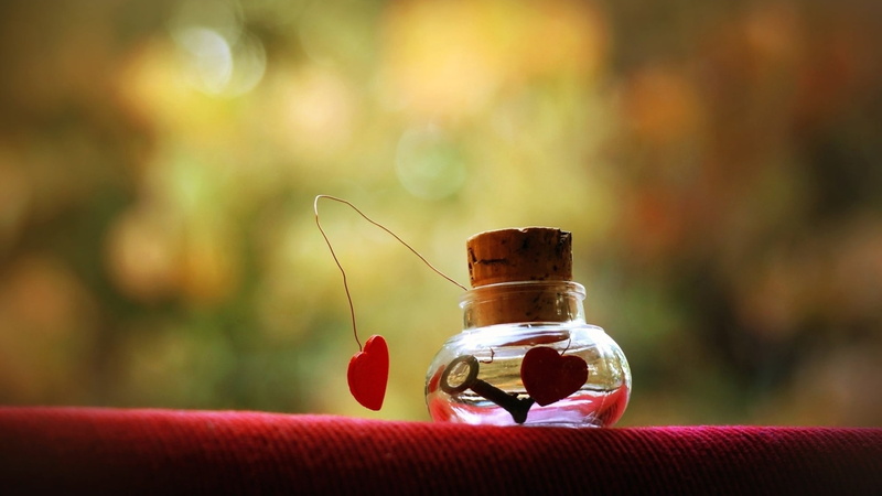 red, human hand, no People, ring, decorative, bottle, backgrounds, focus on foreground, souvenir, jewelry, wealth, 1080P, small, vial, glass, positive emotion