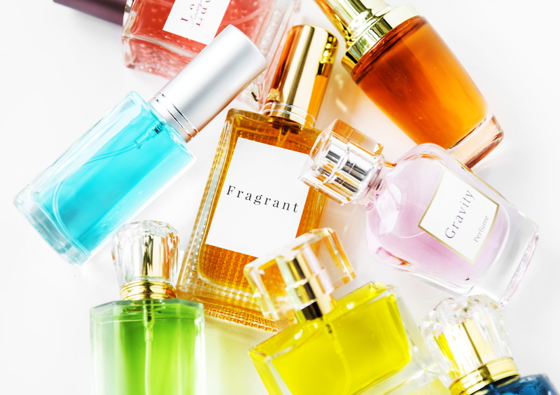sharp, science, perfume, luxury, close-up, healthcare and medicine, research, collection, indoors, no people, glass, colorful, feminine, prescription, gold