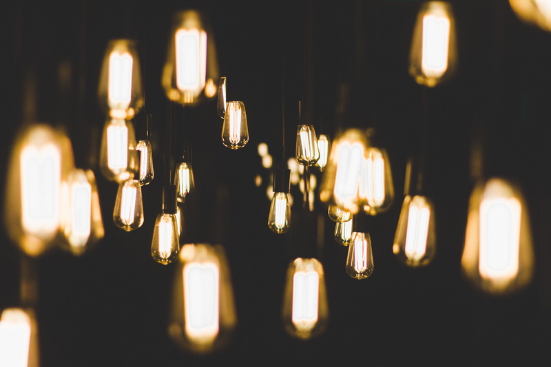 electric light, indoors, in a row, no people, night, edison, pattern, black background, dark, bokeh, glowing, hanging, black, light bulb, selective focus