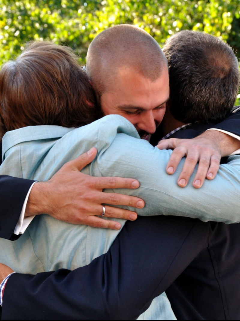 hug, green, see you again, happiness, heterosexual couple, women, couple - relationship, laugh, 2K, hell, emotion, welcome, males, human, garden, press