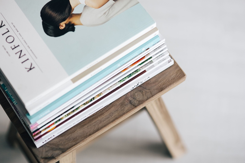 publication, image Type, read, one Person, paperwork, large group of objects, human body part, magazines, men, reading, working, table, image Technique