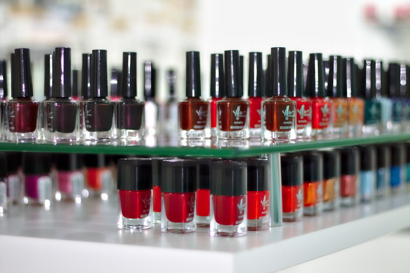 fashion, no people, test tube, biology, laboratory, bottle, scientific experiment, glazes, side by side, test tube rack, nails, orange, research, chemistry