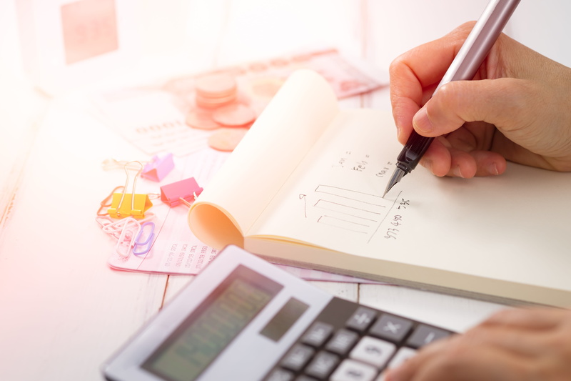 note pad, focus, person, taxes, calculating, paper, button, calculation, finance, one person, accounting, holding, work, table, composition, blur, high angle view