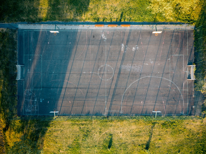 grass, nature, day, 4K, wall, no people, boundary, court, view, photography, plant, outdoor, sunlight, basketball, sport, vista cenital, architecture