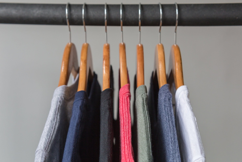 4K, studio shot, Red, garment, coathanger, T-Shirts, wood - material, gray, shirt, hanging, multi colored, variation, order, Sale, indoors, still life
