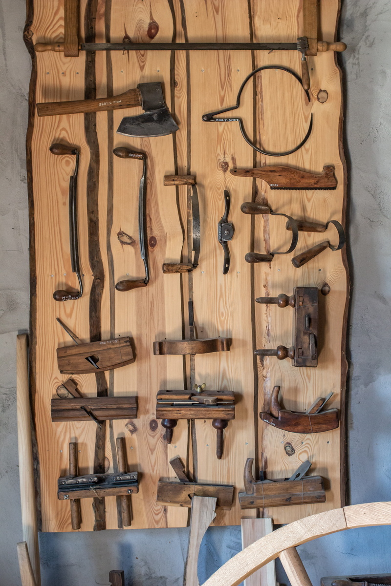 directly above, arrangement, brown, carpenter, tools, no people, knife, hand tool, tool, indoors, work, 5K, wood, large group of objects, saw, equipment