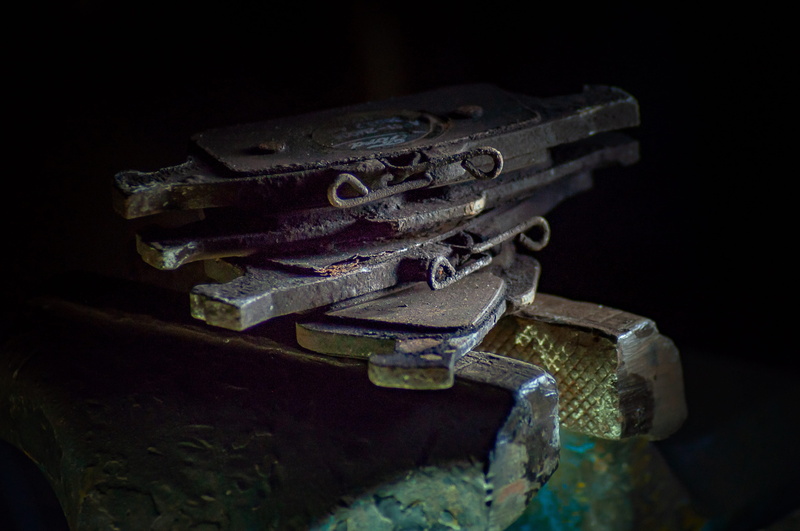 braking clogs, safety, worn out, auto, old, worn, brake pad, wear limit, thin, slow change, gun, studio shot, destruction, security, brake pads, vice, brake
