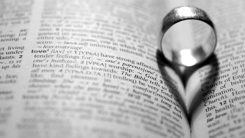 sphere, macro, close-up, page, shadow, selective focus, no people, 1080P, publication, education, silver, wedding, indoors, paper, ring, magnifying glass