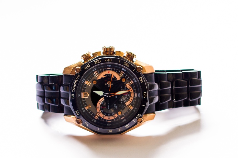 pattern, black, accuracy, luxury, bracelet, studio shot, wrist, white background, watch, no people, personal accessory, time, wristwatch, copy space, metal