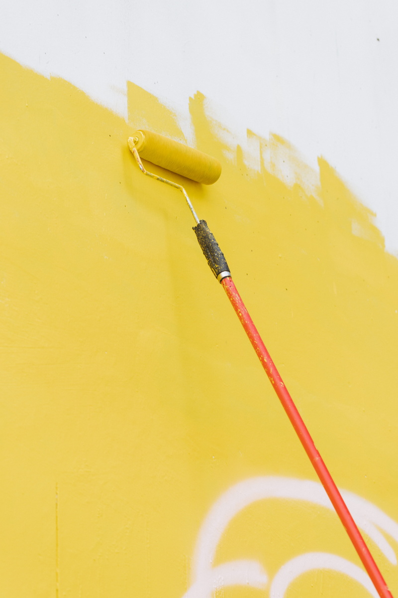 wall - building feature, vibrant color, pintando, latinos, art and craft, indoors, rodillo, home improvement, mural, paint roller, petal, art, graffiti