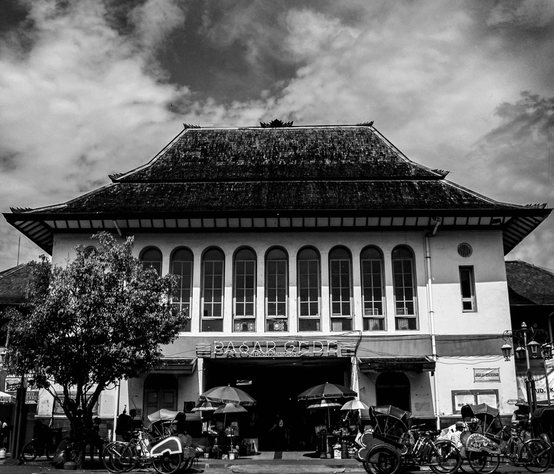 sky, cloud - sky, real people, large group of people, nature, pasar gede solo, building, built structure, architecture, indonesia, plant, art, old, women