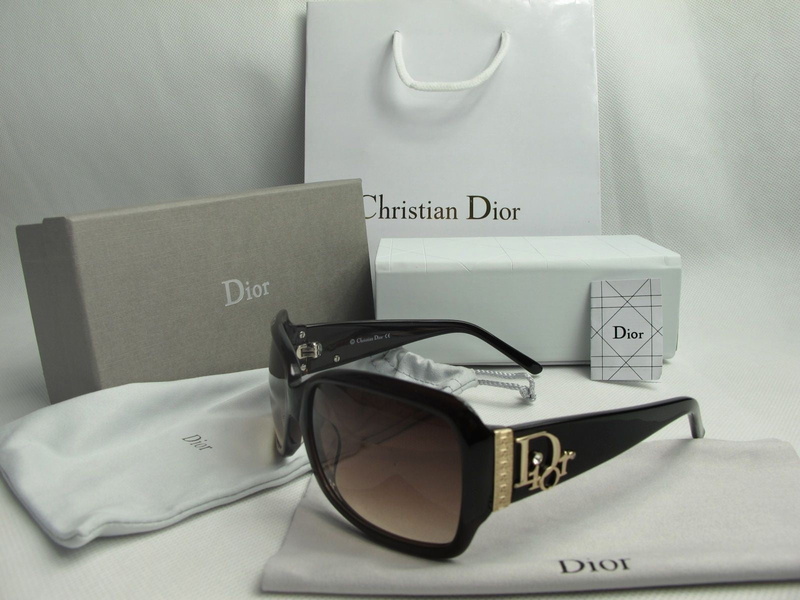 Wrap, indoors, book, Pouch, still life, clothing, close-up, white color, glasses, publication, paper, Sunglasses, text, western script, fashion, education