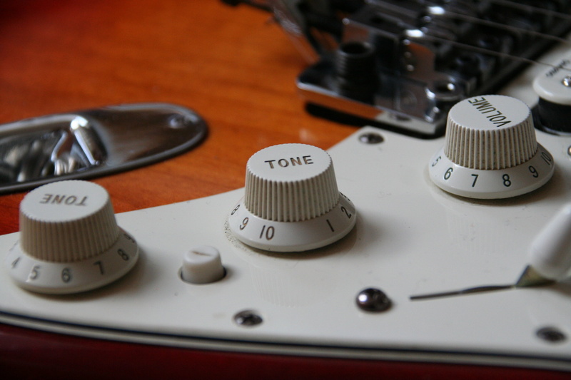 technology, metal, control, close-up, silver colored, music, equipment, fender, text, art, stringed instrument, poti, musical instrument, guitar, saddle