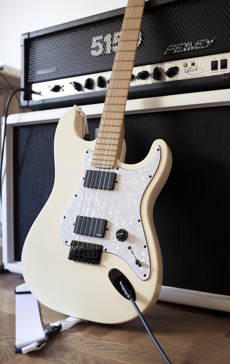 4K, wood - material, cable, electric, guitar, wood, amplifier, no people, music, grey, beside, string instrument, equipment, indoors, paper, musical equipment