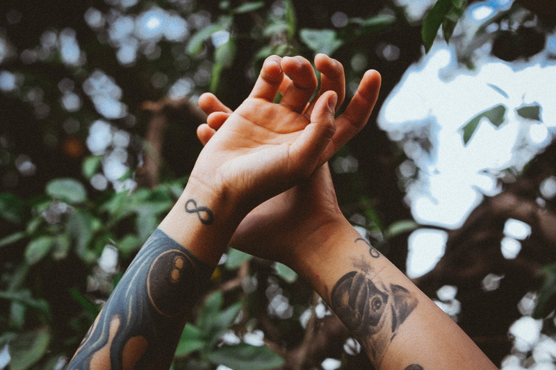 finger, focus on foreground, women, summer, one Person, human body part, real people, day, hand, child, tree, human limb, human Finger, togetherness, leisure activity